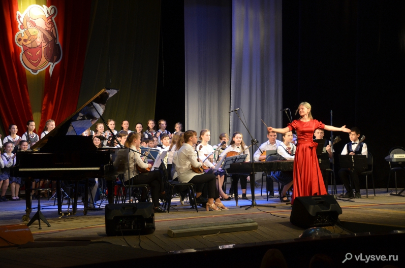 Концерт в честь юбилея музыкальной школы Лысьвы